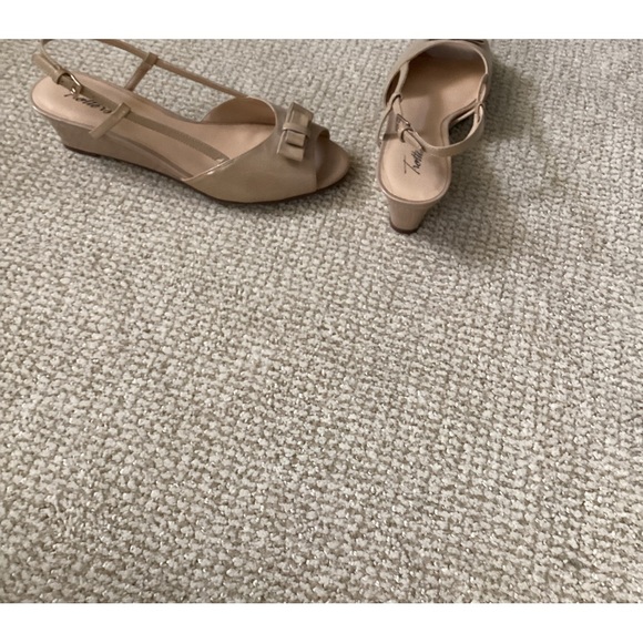 Kate - Picture 2 of 2